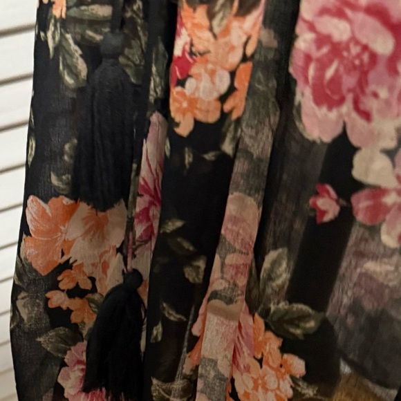 American Eagle Black Floral Duster. Size M. - Picture 5 of 6
